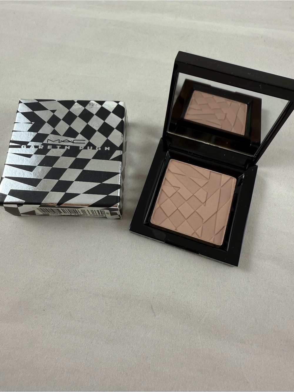 MAC Cosmetics Gareth Pugh Limiter Edition blush in Strada